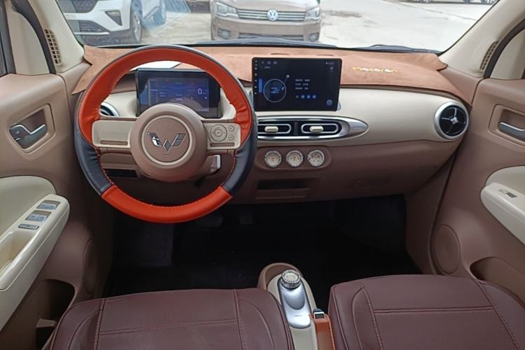 Used Wuling Hongguang MINIEV 2025 Four-Door Version Advanced Edition Center Console