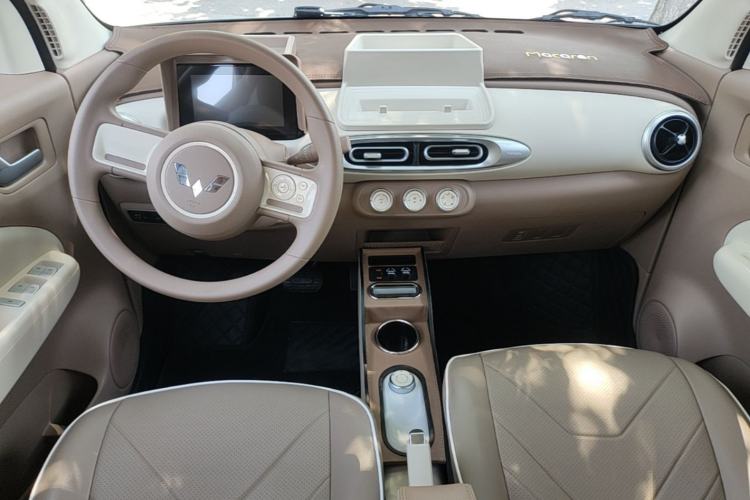 Used Wuling Hongguang MINIEV 2025 Four-Door Version Advanced Edition Center Console
