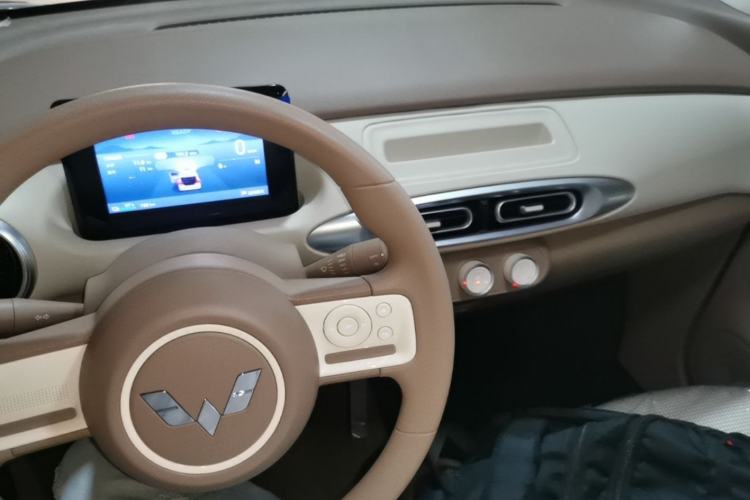 Used Wuling Hongguang MINIEV 2025 Four-Door Version Advanced Edition Center Console