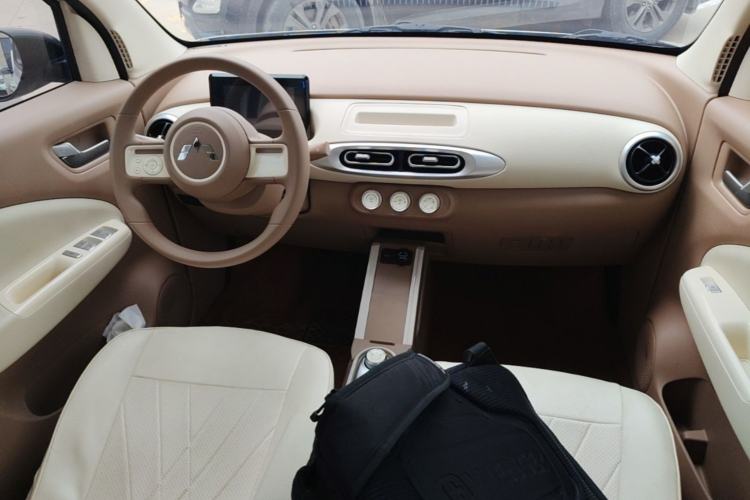 Used Wuling Hongguang MINIEV 2025 Four-Door Version Advanced Edition Center Console