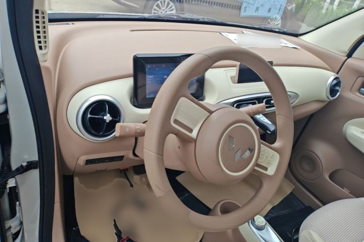 Used Wuling Hongguang MINIEV 2025 Four-Door Version Advanced Edition Center Console