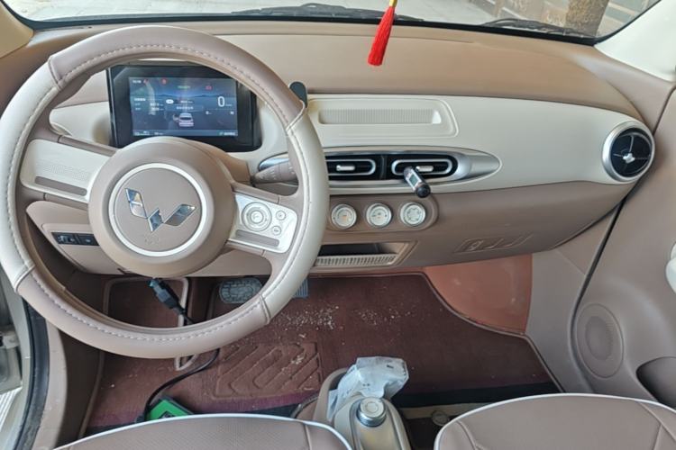 Used Wuling Hongguang MINIEV 2025 Four-Door Version Advanced Edition Center Console