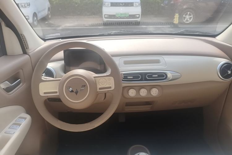 Used Wuling Hongguang MINIEV 2025 Four-Door Version Advanced Edition Center Console