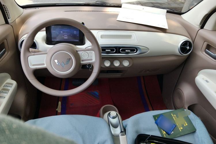 Used Wuling Hongguang MINIEV 2025 Four-Door Version Advanced Edition Center Console