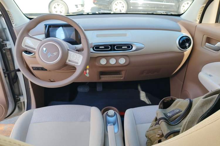 Used Wuling Hongguang MINIEV 2025 Four-Door Version Advanced Edition Center Console