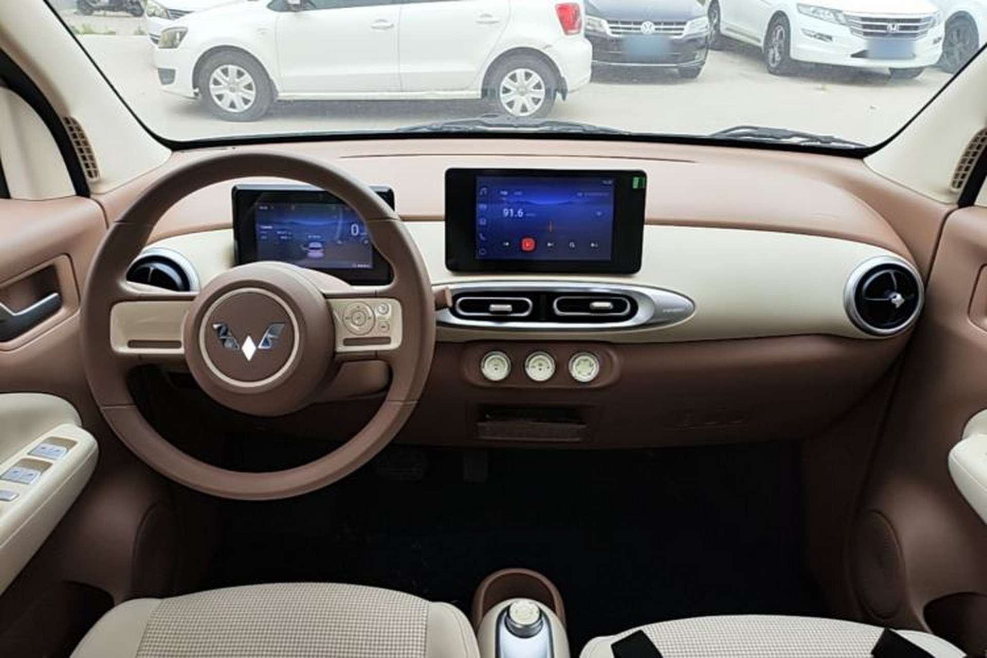Used Wuling Hongguang MINIEV 2025 Four-Door Version Premium Edition Center Console