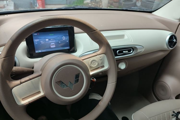 Used Wuling Hongguang MINIEV 2025 Four-Door Version Advanced Edition Center Console