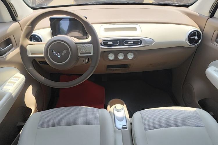 Used Wuling Hongguang MINIEV 2025 Four-Door Version Advanced Edition Center Console