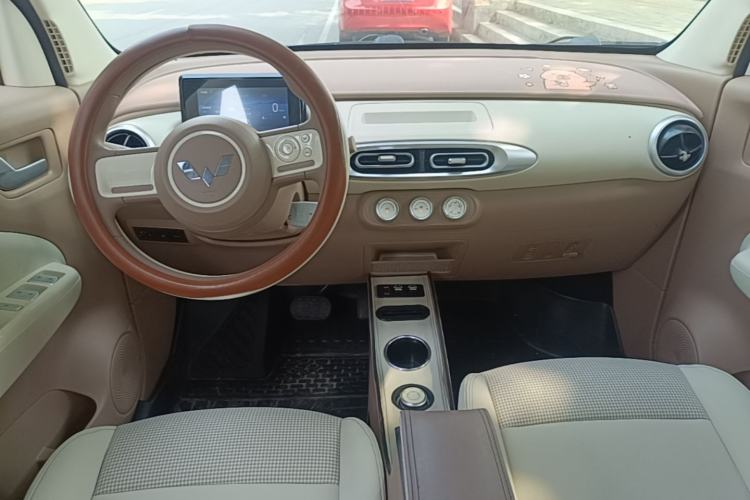 Used Wuling Hongguang MINIEV 2025 Four-Door Version Advanced Edition Center Console