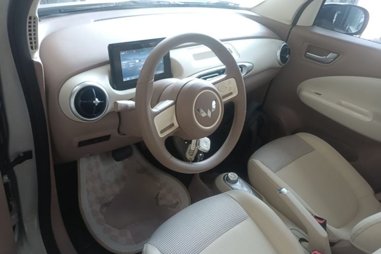 Used Wuling Hongguang MINIEV 2025 Four-Door Version Advanced Edition Center Console