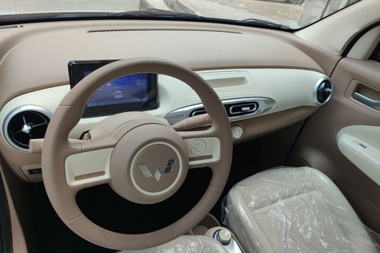 Used Wuling Hongguang MINIEV 2025 Four-Door Version Advanced Edition Center Console