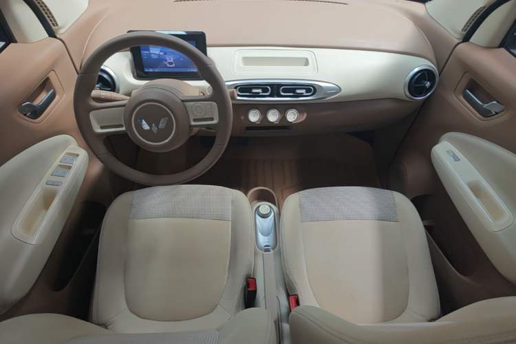 Used Wuling Hongguang MINIEV 2025 Four-Door Version Advanced Edition Center Console