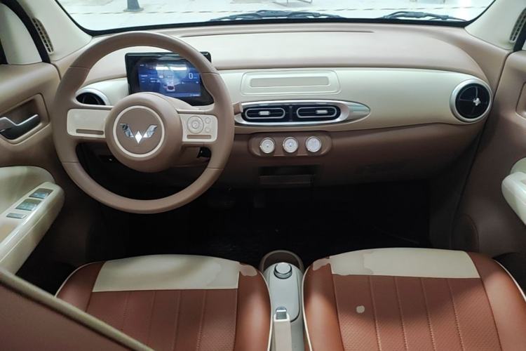 Used Wuling Hongguang MINIEV 2025 Four-Door Version Advanced Edition Center Console