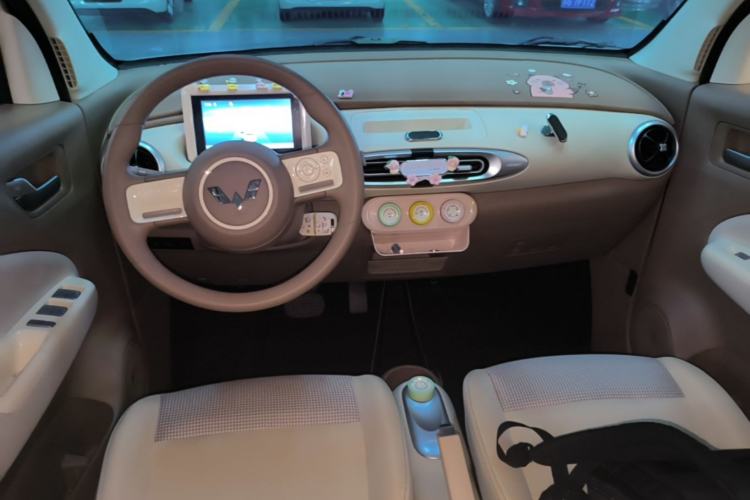 Used Wuling Hongguang MINIEV 2025 Four-Door Version Advanced Edition Center Console