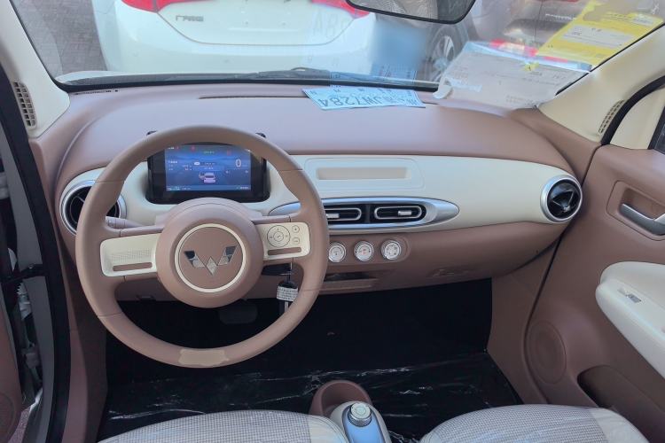 Used Wuling Hongguang MINIEV 2025 Four-Door Version Advanced Edition Center Console