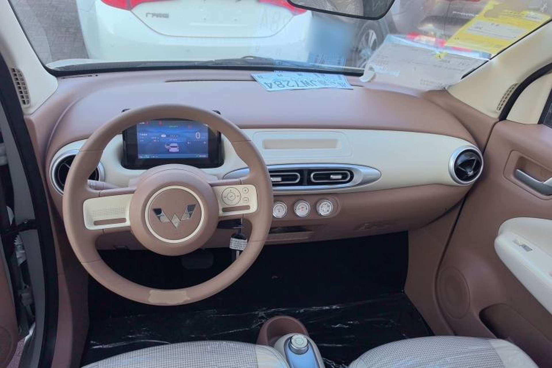 Used Wuling Hongguang MINIEV 2025 Four-Door Version Advanced Edition Center Console