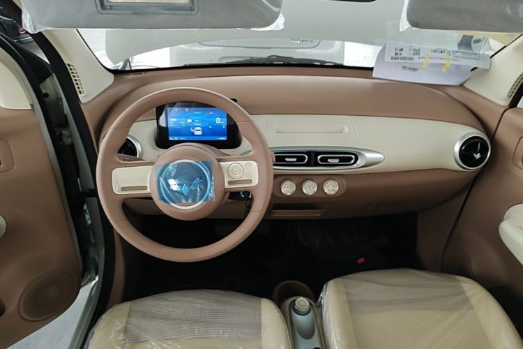 Used Wuling Hongguang MINIEV 2025 Four-Door Version Advanced Edition Center Console
