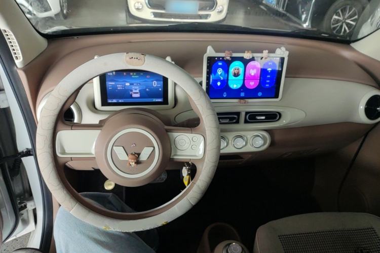 Used Wuling Hongguang MINIEV 2025 Four-Door Version Advanced Edition Center Console