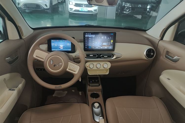 Used Wuling Hongguang MINIEV 2025 Four-Door Version Advanced Edition Center Console