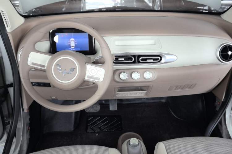 Used Wuling Hongguang MINIEV 2025 Four-Door Version Advanced Edition Center Console