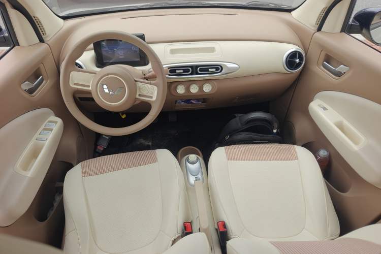 Used Wuling Hongguang MINIEV 2025 Four-Door Version Advanced Edition Center Console