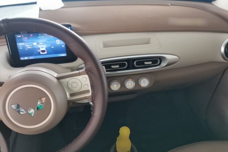 Used Wuling Hongguang MINIEV 2025 Four-Door Version Advanced Edition Center Console