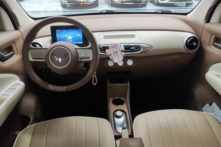 Used Wuling Hongguang MINIEV 2025 Four-Door Version Advanced Edition Center Console