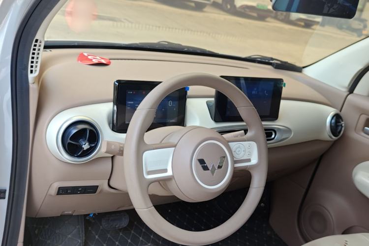 Used Wuling Hongguang MINIEV 2025 Four-Door Version Premium Edition Center Console
