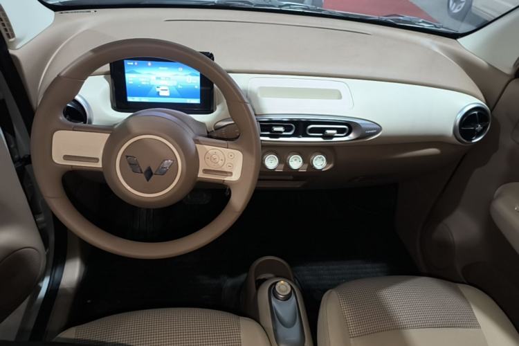 Used Wuling Hongguang MINIEV 2025 Four-Door Version Advanced Edition Center Console