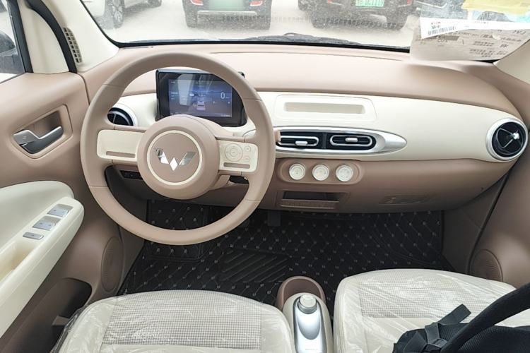 Used Wuling Hongguang MINIEV 2025 Four-Door Version Advanced Edition Center Console