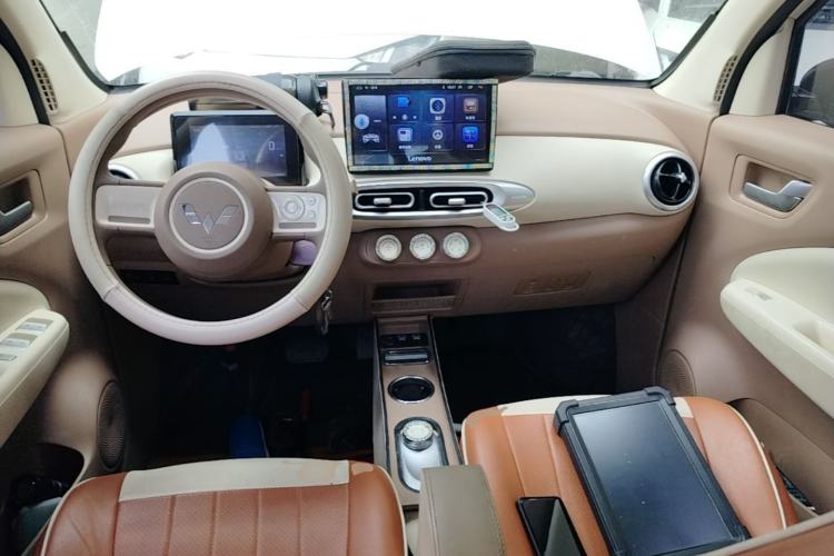Used Wuling Hongguang MINIEV 2025 Four-Door Version Advanced Edition Center Console
