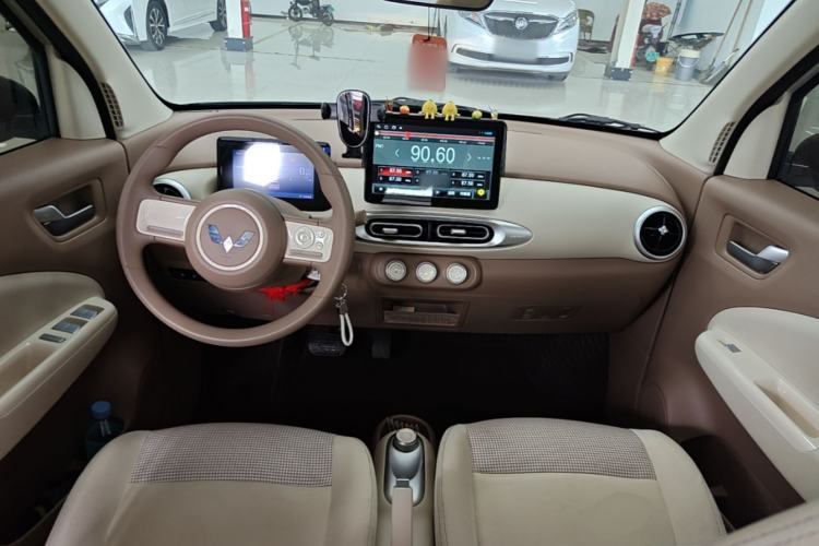 Used Wuling Hongguang MINIEV 2025 Four-Door Version Advanced Edition Center Console