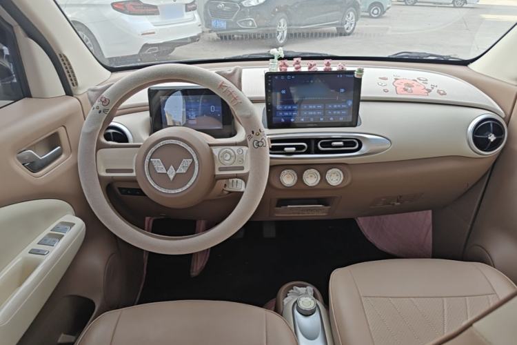 Used Wuling Hongguang MINIEV 2025 Four-Door Version Advanced Edition Center Console