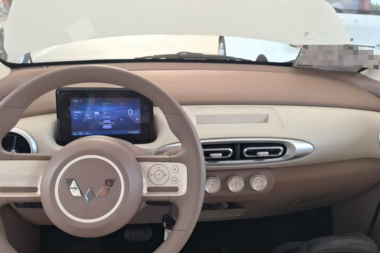 Used Wuling Hongguang MINIEV 2025 Four-Door Version Advanced Edition Center Console
