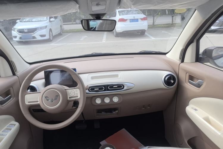 Used Wuling Hongguang MINIEV 2025 Four-Door Version Advanced Edition Center Console