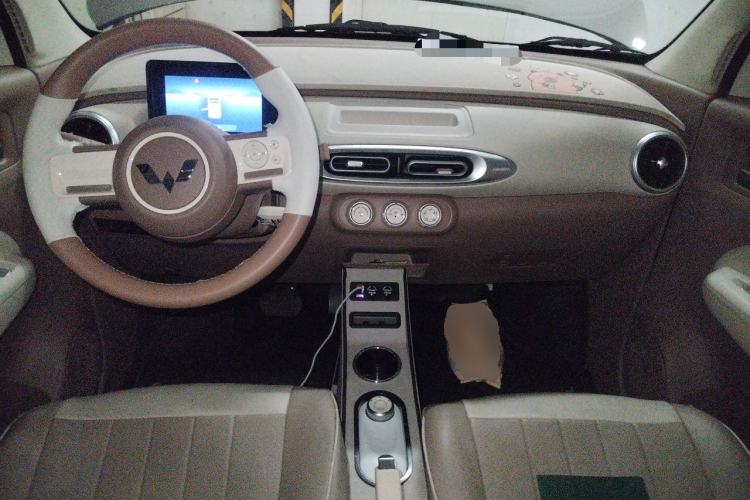 Used Wuling Hongguang MINIEV 2025 Four-Door Version Advanced Edition Center Console