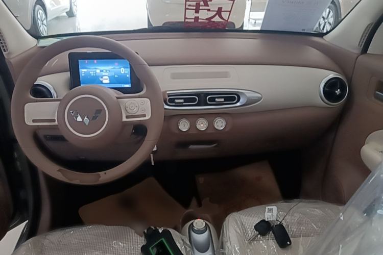 Used Wuling Hongguang MINIEV 2025 Four-Door Version Advanced Edition Center Console