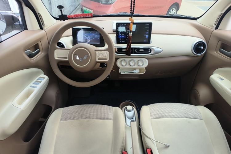 Used Wuling Hongguang MINIEV 2025 Four-Door Version Advanced Edition Center Console