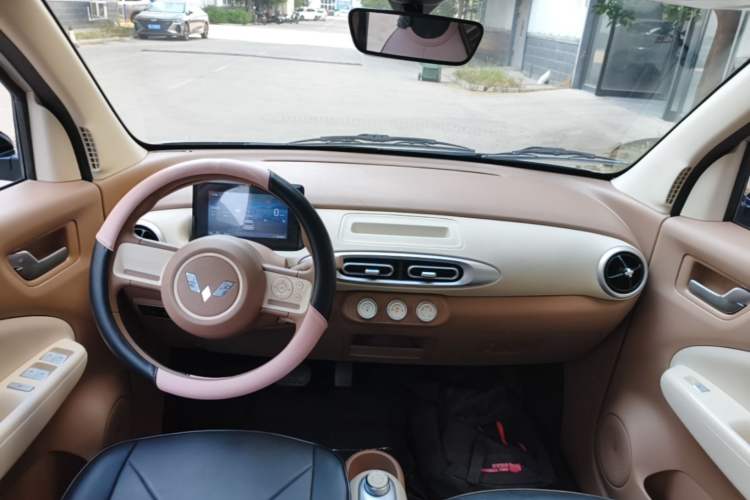 Used Wuling Hongguang MINIEV 2025 Four-Door Version Advanced Edition Center Console