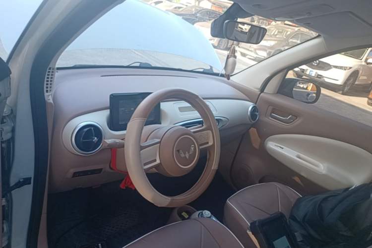 Used Wuling Hongguang MINIEV 2025 Four-Door Version Advanced Edition Center Console