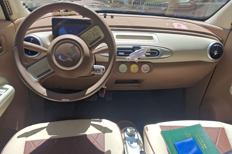 Used Wuling Hongguang MINIEV 2025 Four-Door Version Advanced Edition Center Console