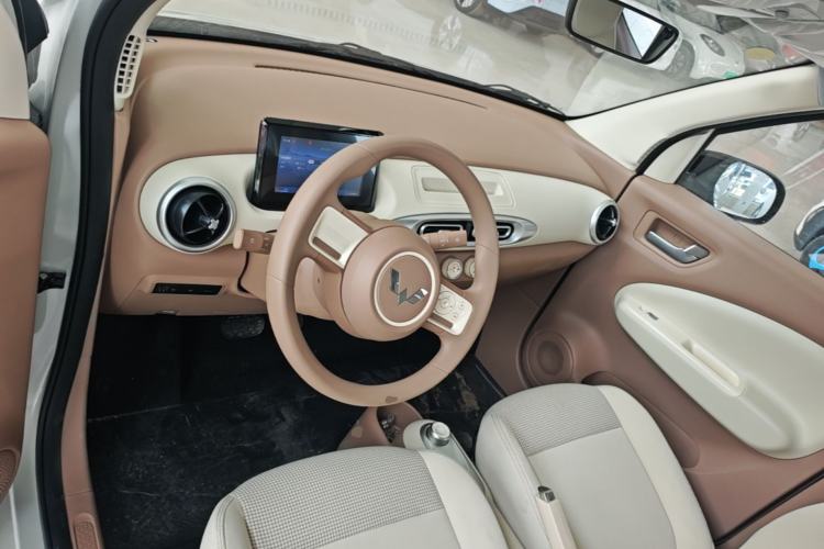 Used Wuling Hongguang MINIEV 2025 Four-Door Version Advanced Edition Center Console