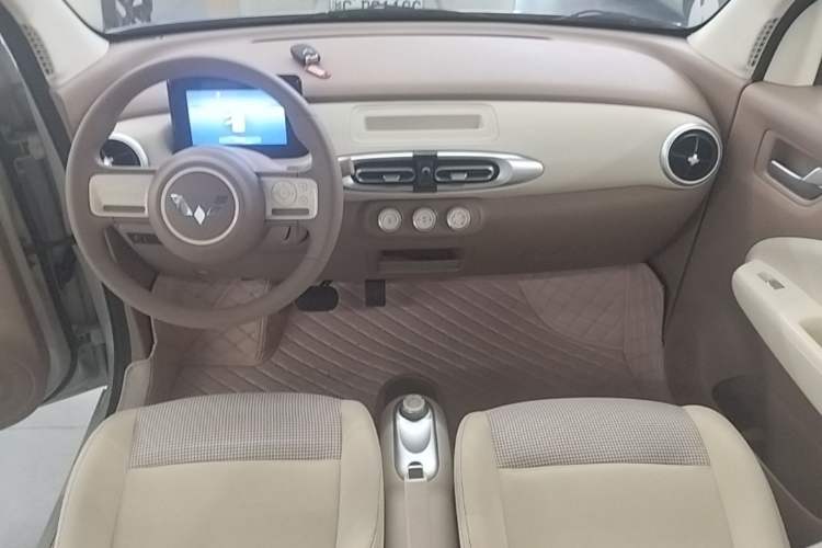 Used Wuling Hongguang MINIEV 2025 Four-Door Version Premium Edition Center Console