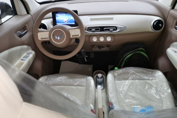 Used Wuling Hongguang MINIEV 2025 Four-Door Version Advanced Edition Center Console