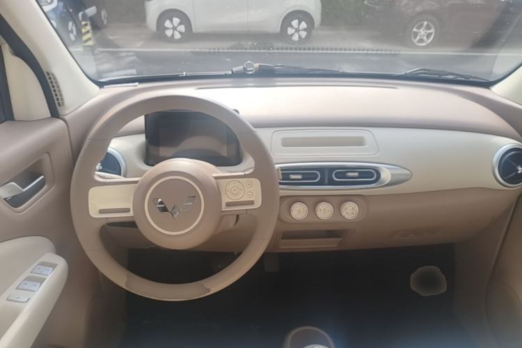 Used Wuling Hongguang MINIEV 2025 Four-Door Version Advanced Edition Center Console