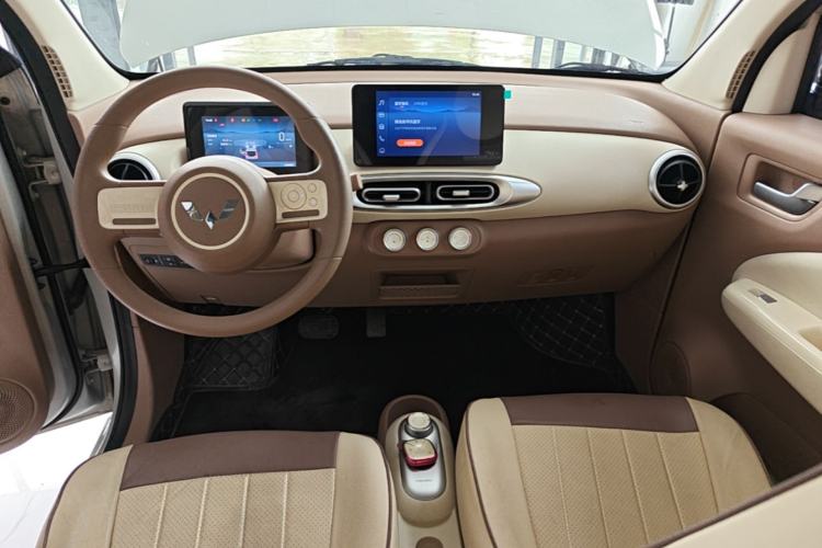 Used Wuling Hongguang MINIEV 2025 Four-Door Version Zhenxiang+ Edition Center Console