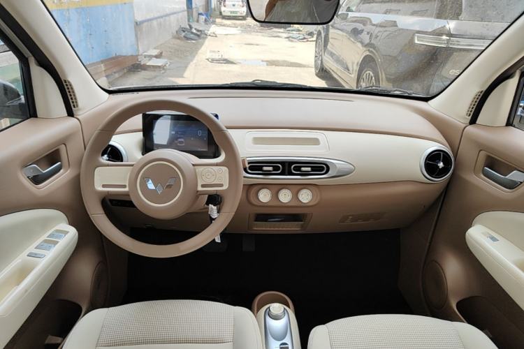 Used Wuling Hongguang MINIEV 2025 Four-Door Version Advanced Edition Center Console