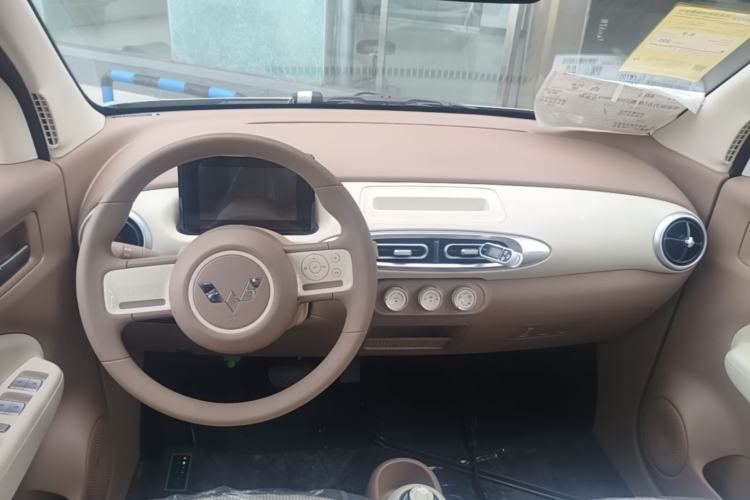 Used Wuling Hongguang MINIEV 2025 Four-Door Version Advanced Edition Center Console
