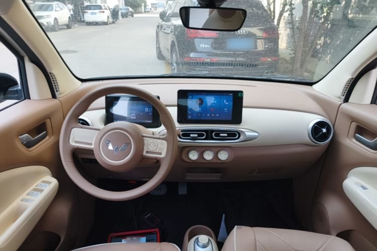 Used Wuling Hongguang MINIEV 2025 Four-Door Version Premium Edition Center Console