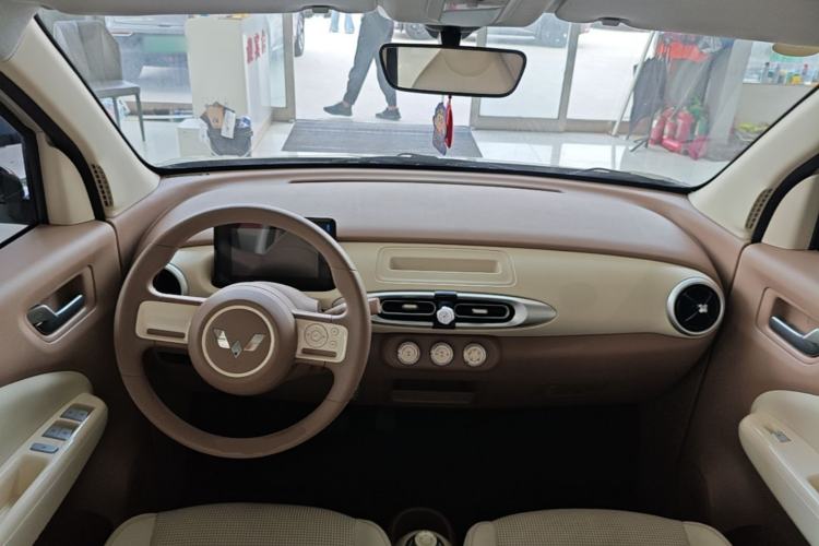 Used Wuling Hongguang MINIEV 2025 Four-Door Version Advanced Edition Center Console